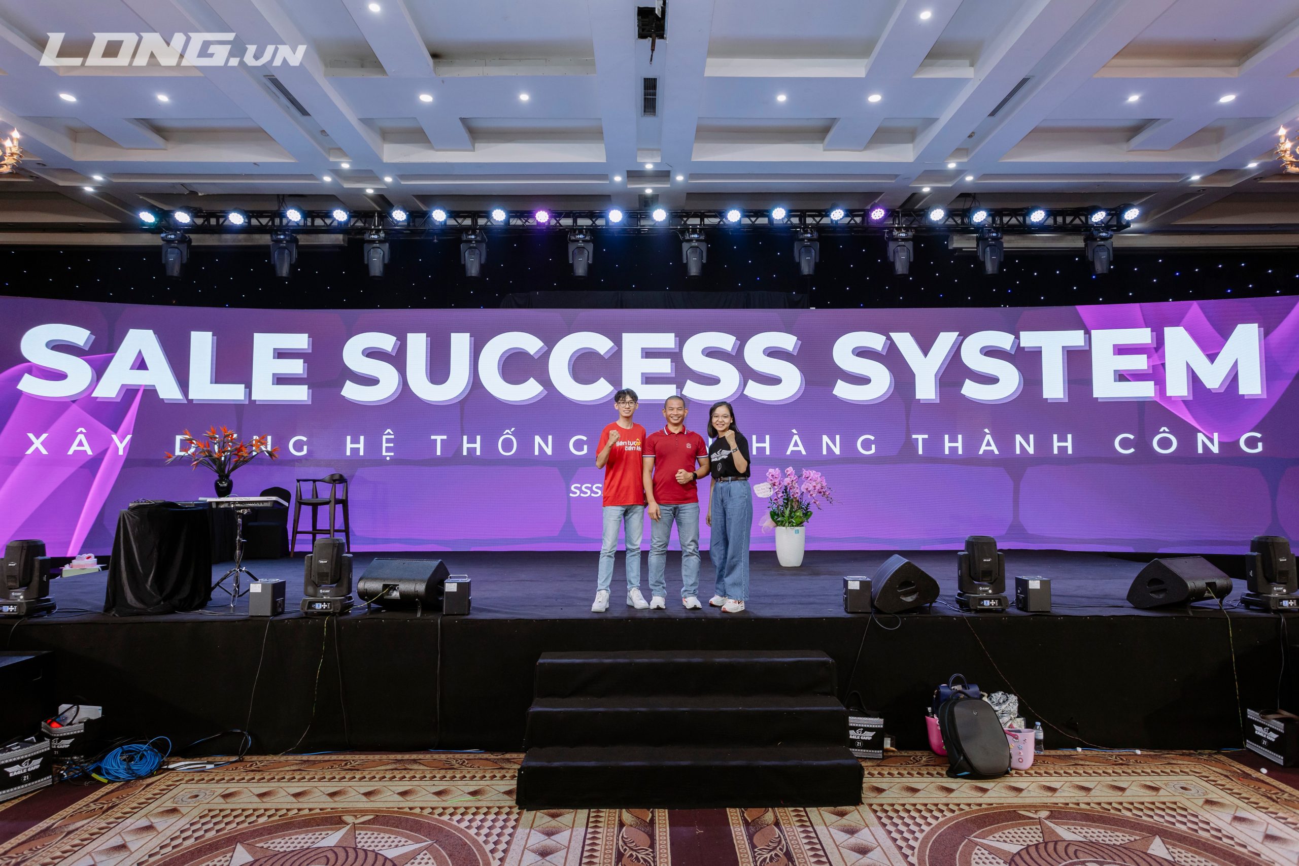Phương trên sân khấu sự kiện Sale Success System